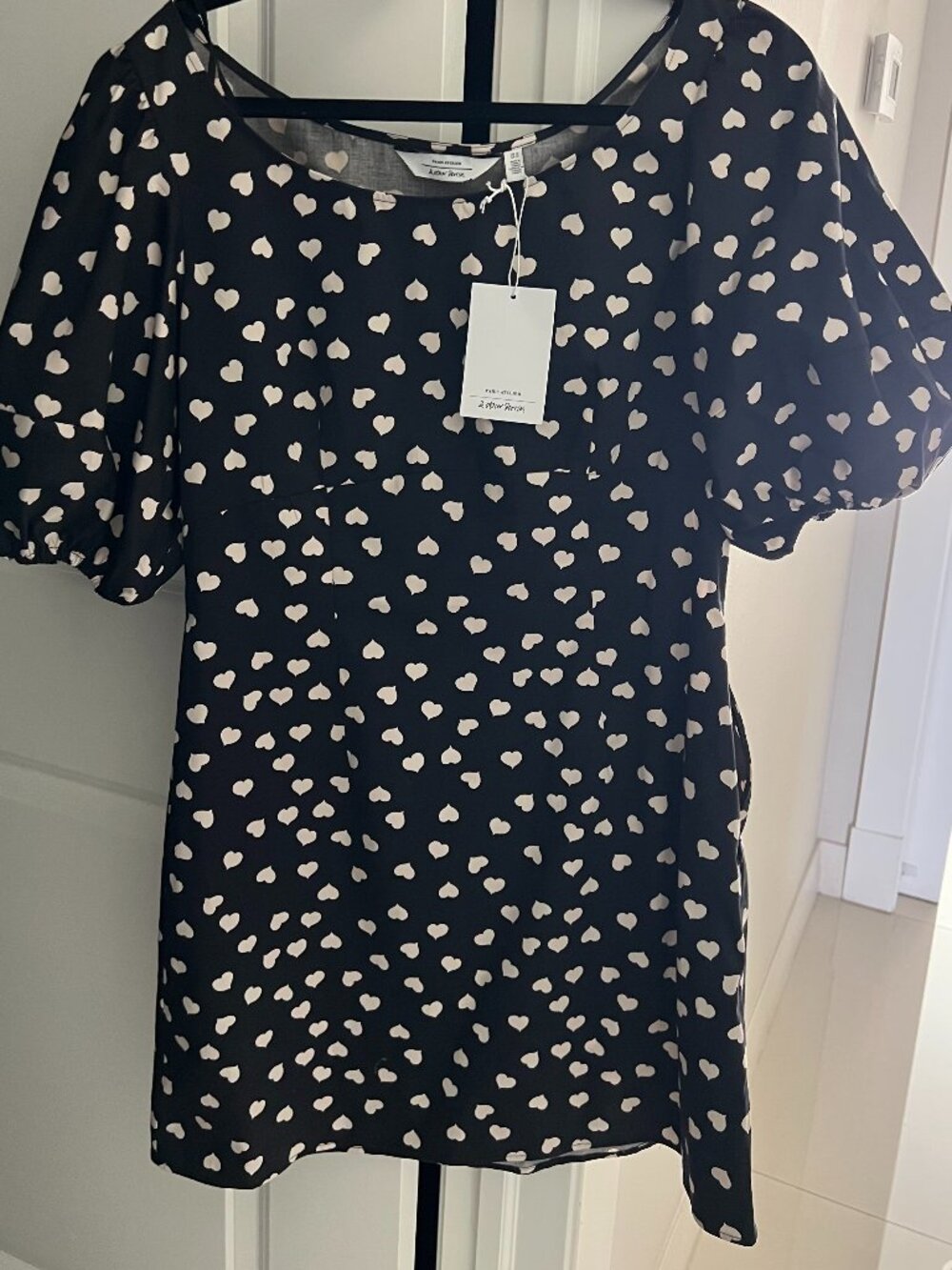 Paris Atelier dress in black with heart in beige color, puff sleeves